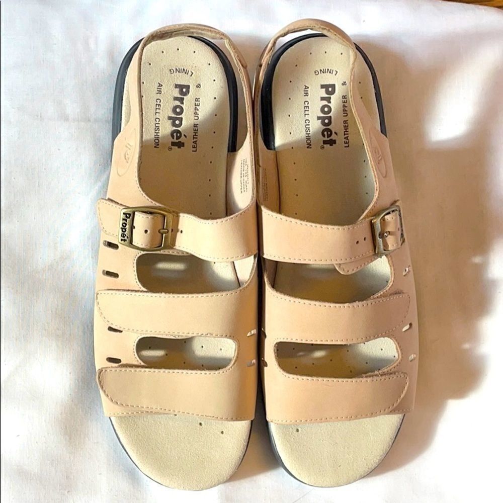 PROPET TAUPE LEATHER SANDALS. NEW